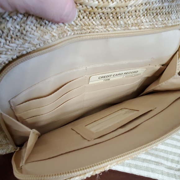 NWOT Soft straw tan and Brown shoulder bag - Picture 3 of 7